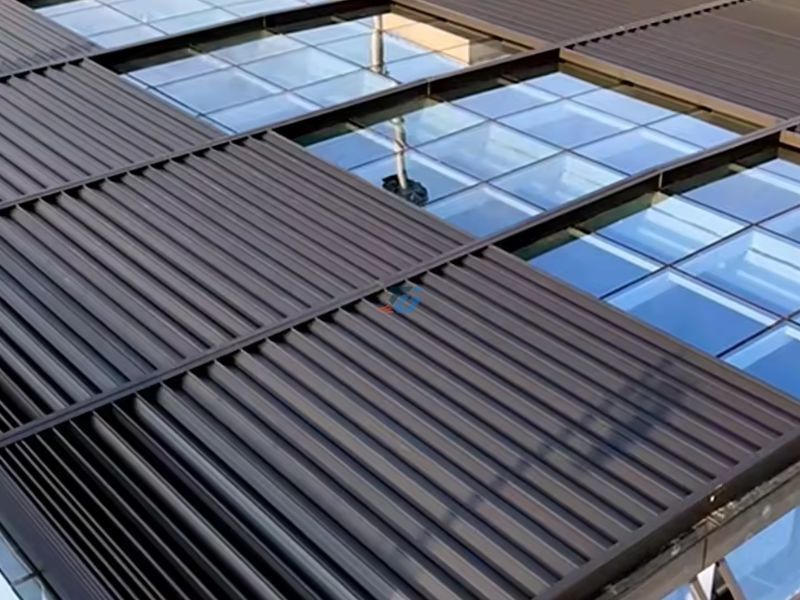 Các loại mái nhôm cuốn phổ biến hiện nay Các loại mái nhôm cuốn phổ biến hiện nay