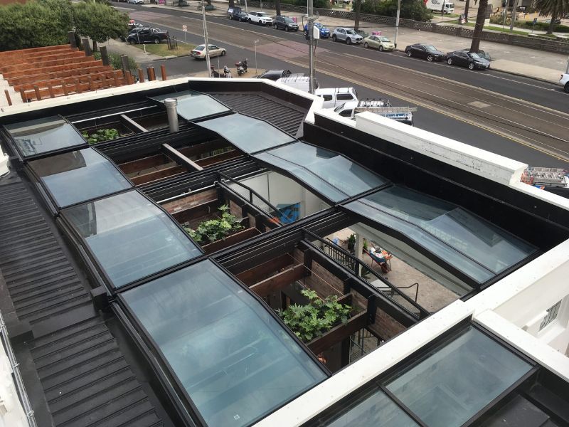 Đặc điểm nổi bật của mái kính xếp lớp Đặc điểm nổi bật của mái kính xếp lớp