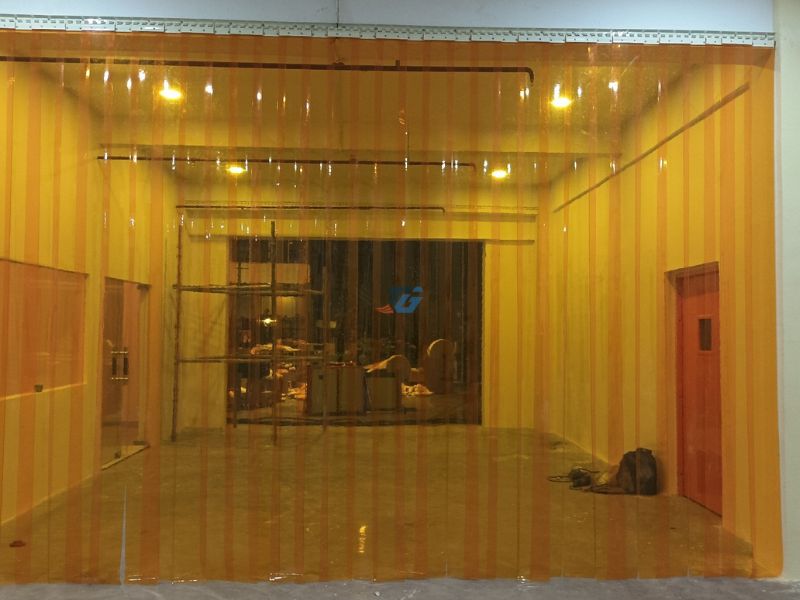 Lấp đặt rèm nhựa PVC chống côn trùng khu vực xưởng