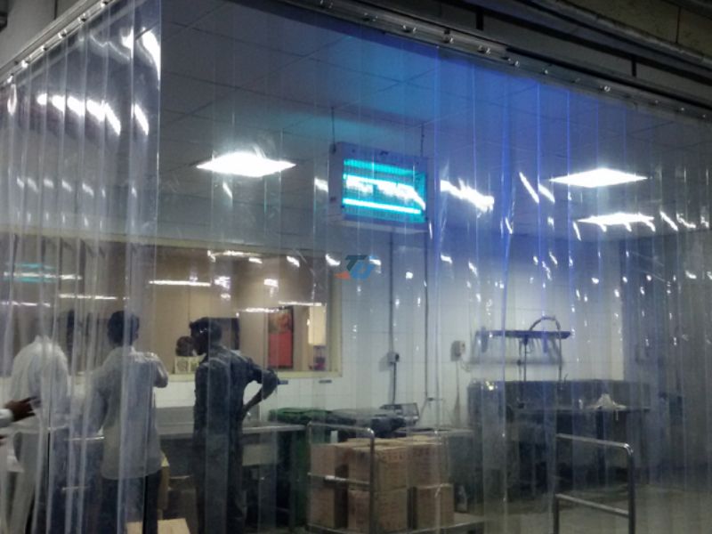 Thi công lấp đặt rèm nhựa PVC dùng trong phòng sạch