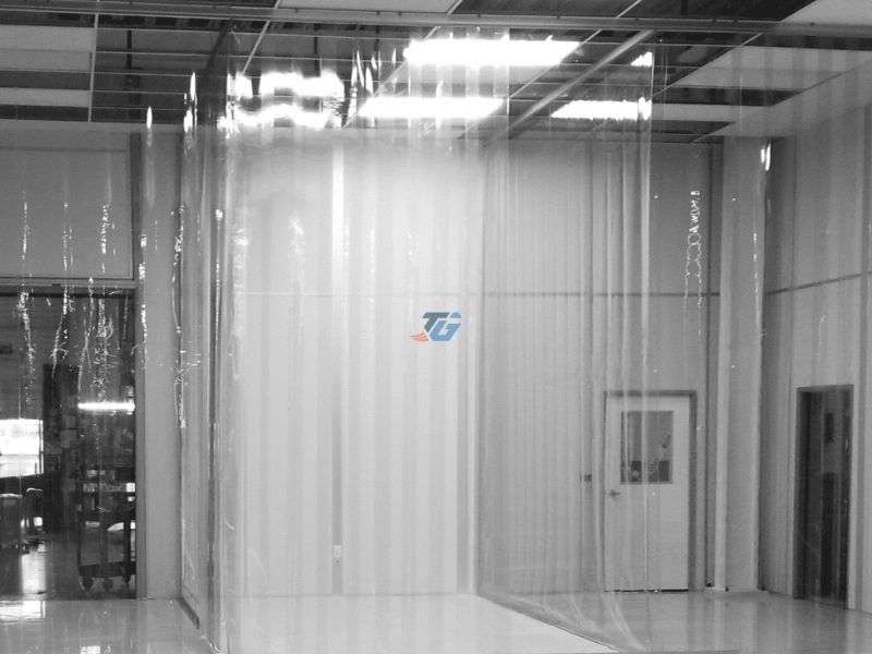 Lấp đặt rèm nhựa PVC dùng trong phòng sạch