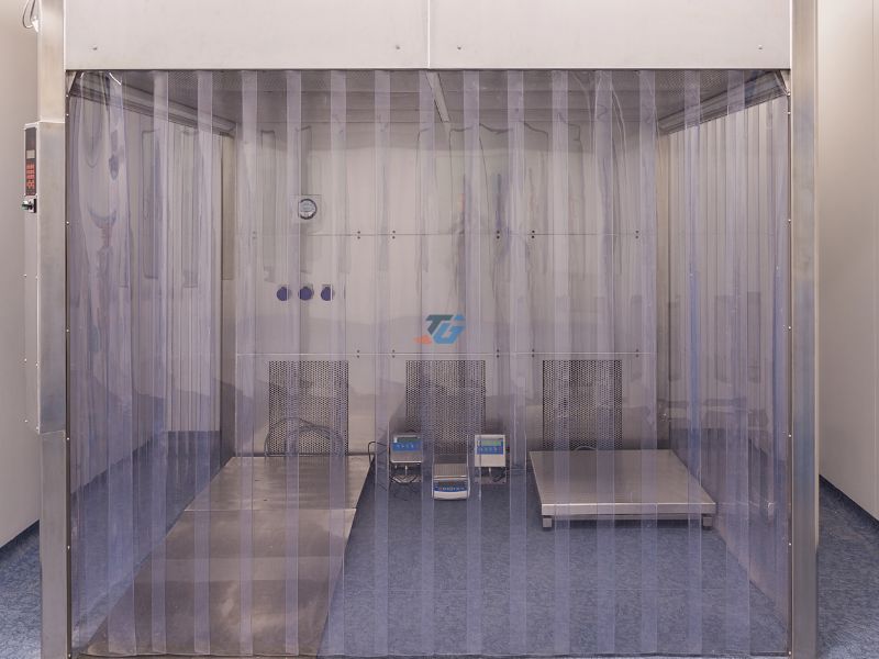 Lấp đặt rèm nhựa PVC dùng trong phòng sạch chuyên dụng