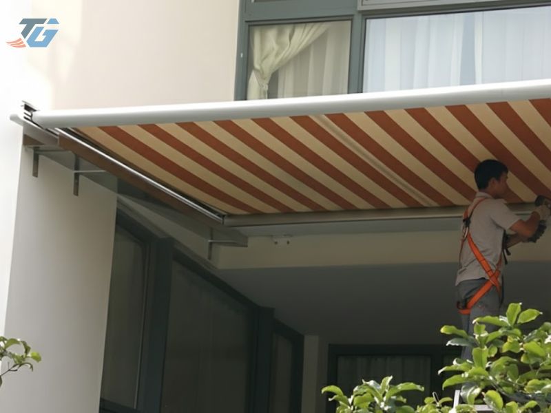 Thi công mái bạt cuốn tự động