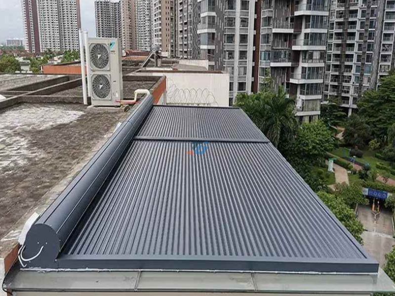 Thi công mái nhôm cuốn tự dộng cho giếng trời thông minh Thi công mái nhôm cuốn tự dộng cho giếng trời thông minh