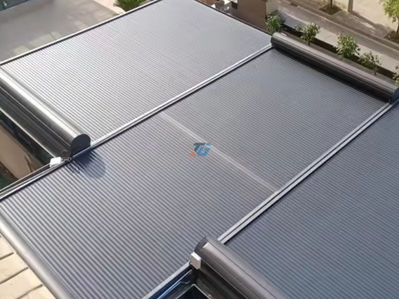 Thi công mái nhôm cuốn tự dộng cho nhà cá nhân Thi công mái nhôm cuốn tự dộng cho nhà cá nhân