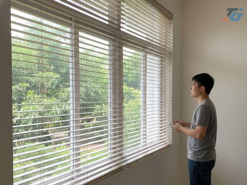 Thi công rèm sao ngang tự động khu nhà ở