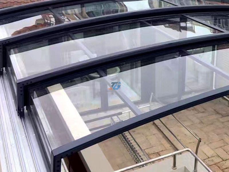 Ứng dụng thực tế của mẫu mái kính xếp lớp Ứng dụng thực tế của mẫu mái kính xếp lớp