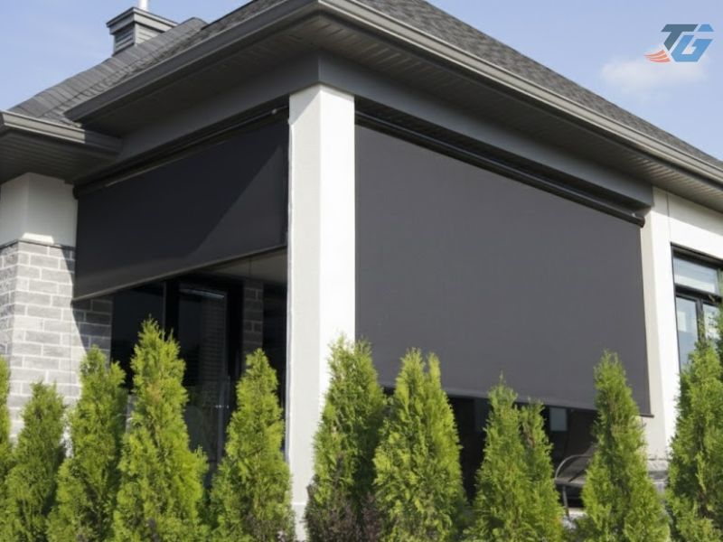 Thi công mái bạt cuốn tự động cho nhà phố