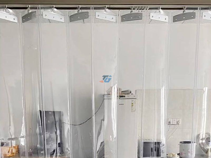 Công dụng nổi bật của màn rèm nhựa PVC xếp xoay