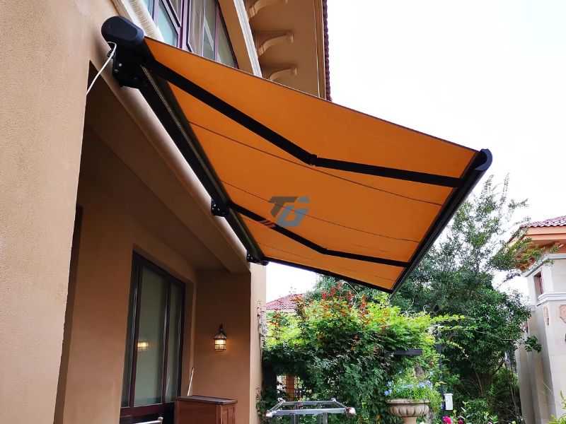 Giá lắp đặt mái che tự động là bao nhiêu