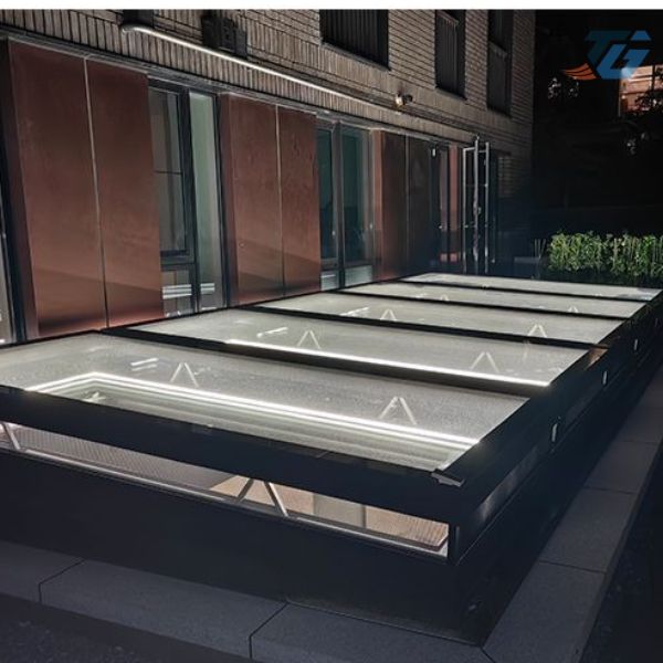 Giếng trời mái kính nâng hạ tự động