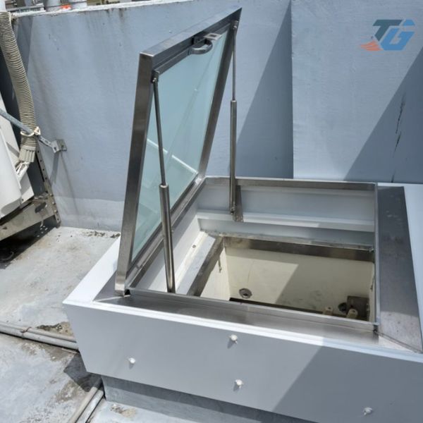 Giếng trời thông minh nắp thăm trần
