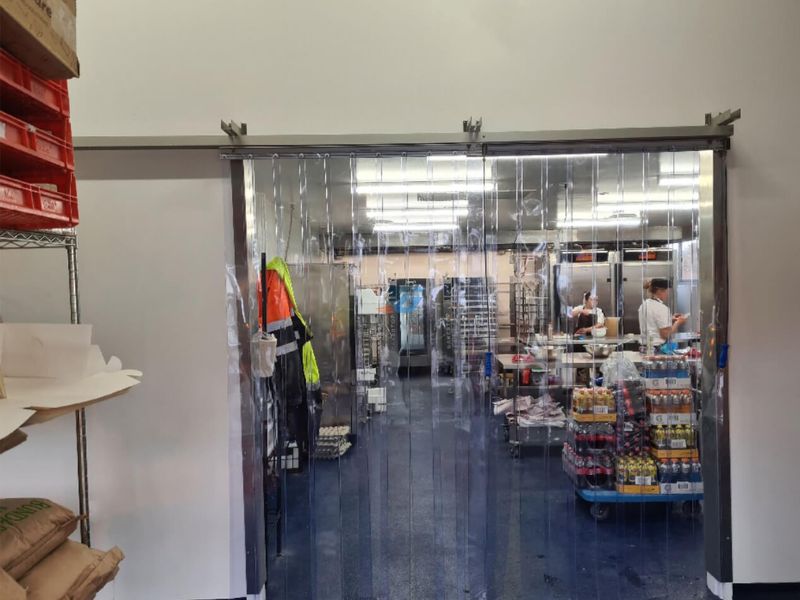 Lấp đặt mẫu rèm nhựa PVC kéo lùa tại nhà bếp Lấp đặt mẫu rèm nhựa PVC kéo lùa tại nhà bếp