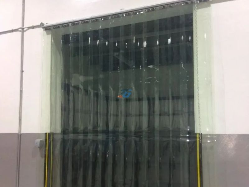 Lấp đặt mẫu rèm nhựa PVC kéo lùa tại xưởng Lấp đặt mẫu rèm nhựa PVC kéo lùa tại xưởng