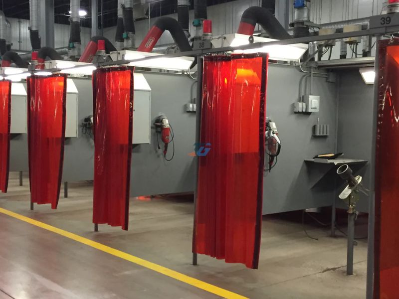 Lấp đặt rèm nhựa PVC ngăn tia lửa điện tại nhà xưởng