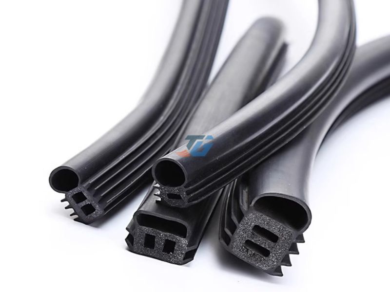 Nên đặt mua phụ kiện cao su ngành cửa uy tín ở đâu