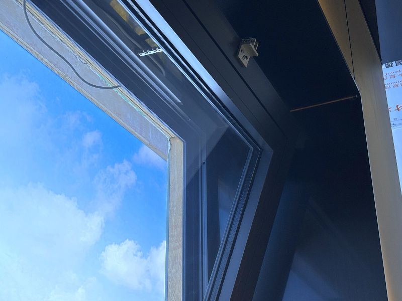 Nguyên lý hoạt động vách kính mở hất