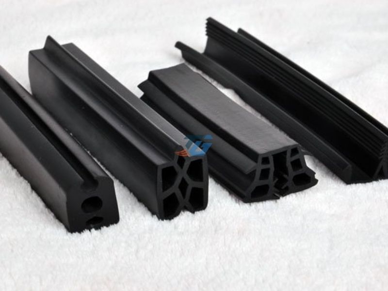 Phụ kiện cao su ngành cửa là gì?