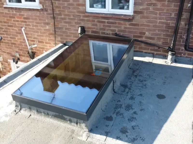 Thi công mái giếng trời tự động nắp thăm trần cho Hotel