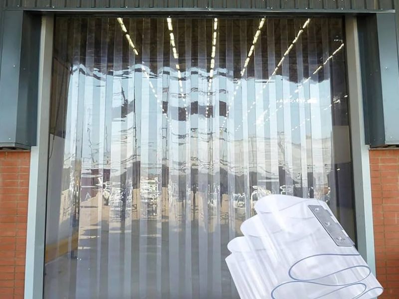 Thi công màn rèm nhựa PVC xếp xoay tại nhà xưởng