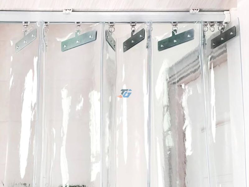 Thi công màn rèm nhựa PVC xếp xoay