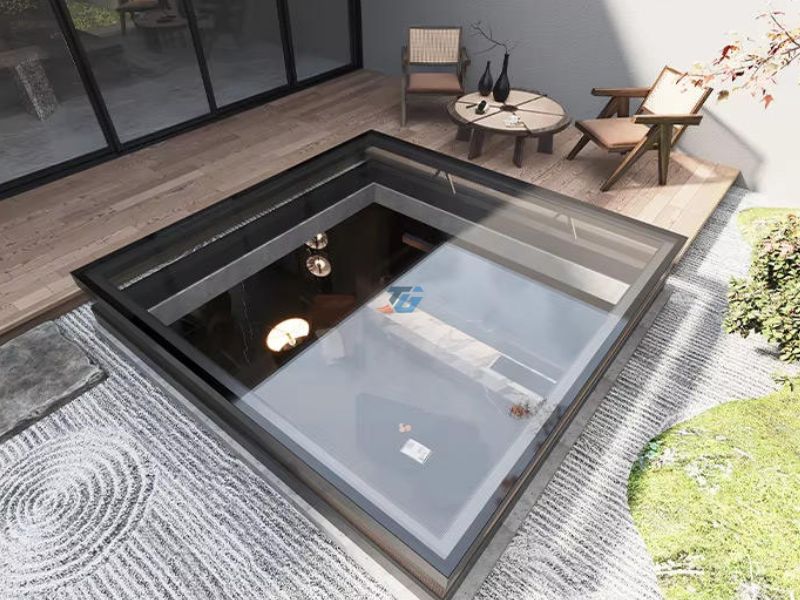 Thi công mẫu giếng trời mái kính nâng hạ tự động cho nhà ở