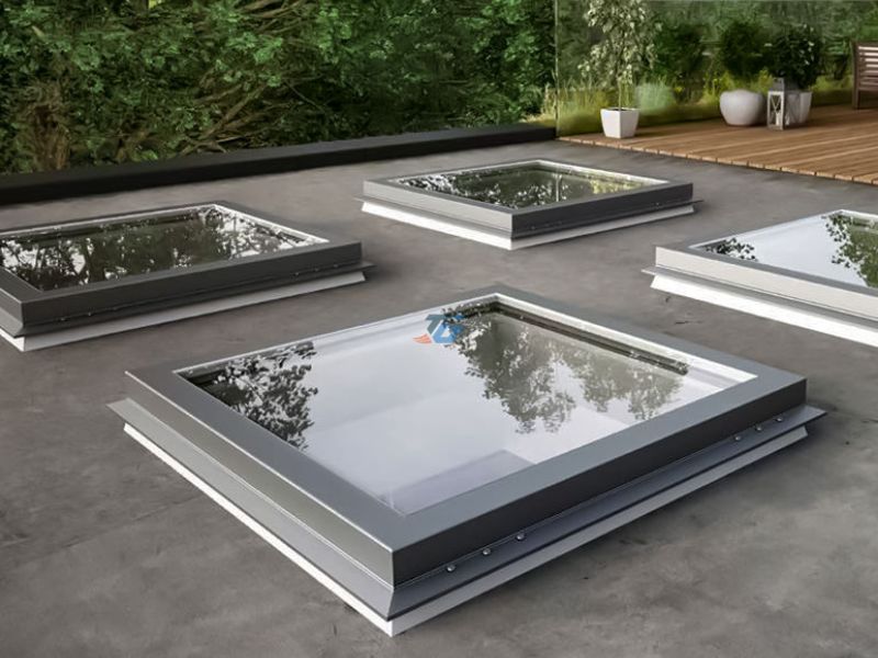 Thi công mẫu giếng trời mái kính nâng hạ tự động cho sân thượng