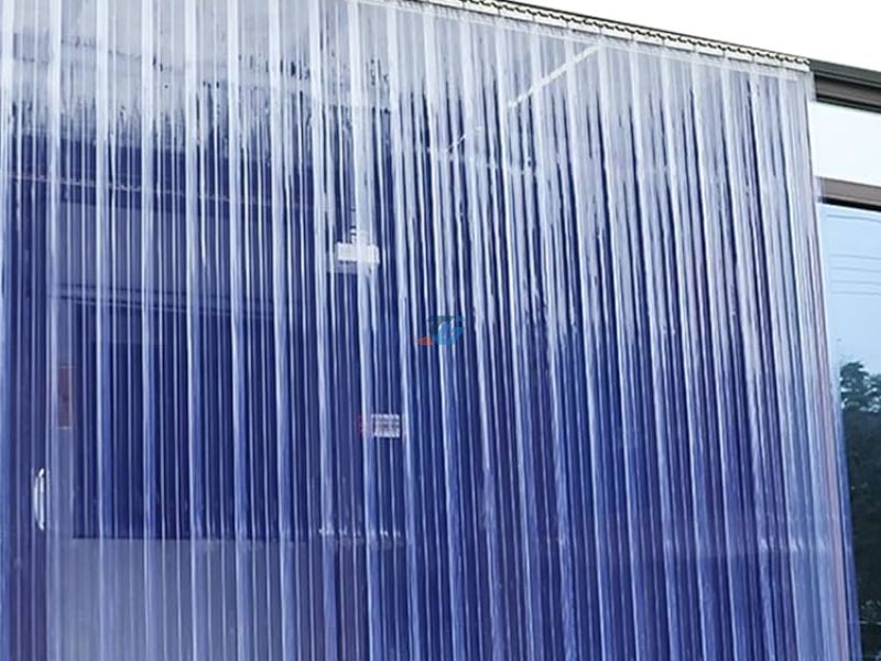 Thi công rèm nhựa PVC cố định cho nhà ở