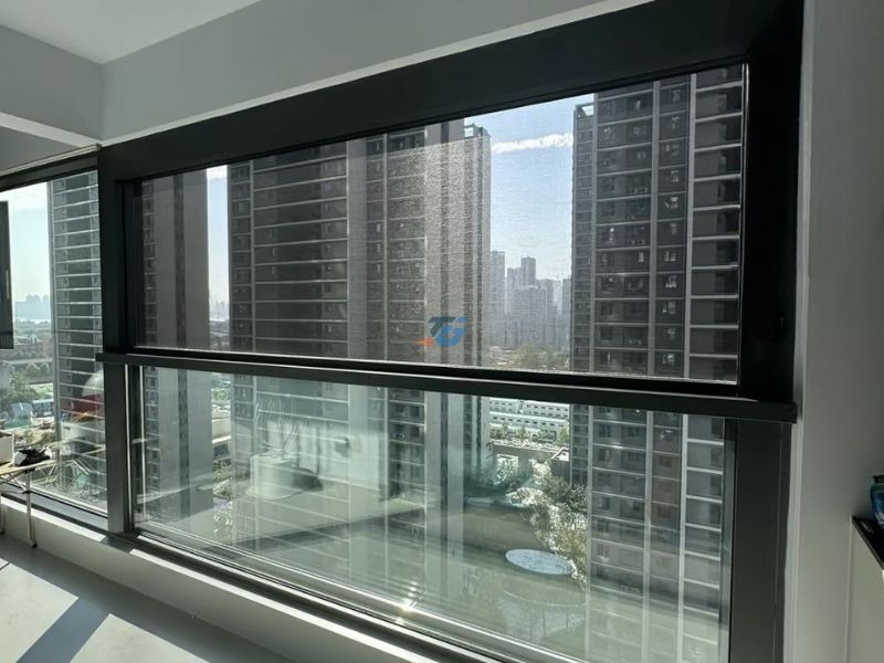 Thi công vách kính mở trượt tự động cho chung cư