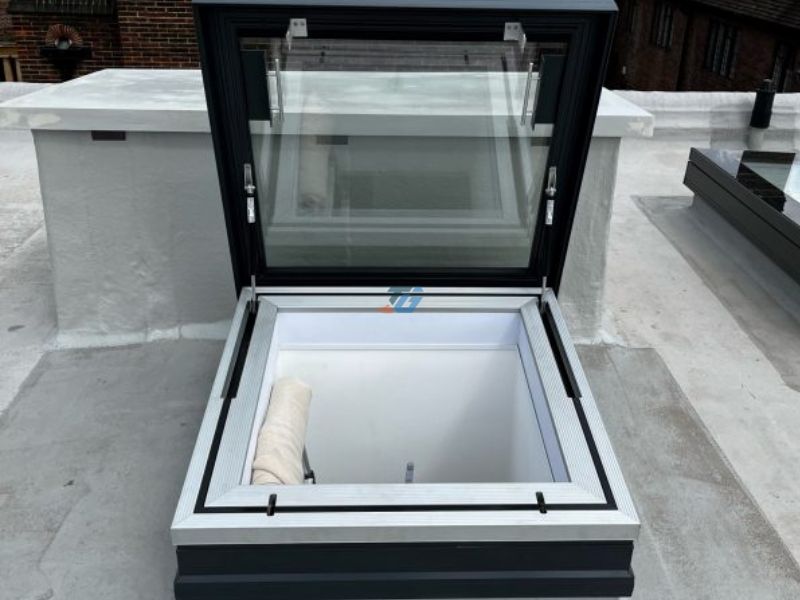 Ưu điểm nổi bật của giếng trời kết hợp nắp thăm trần