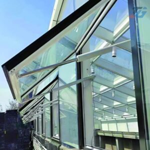 Vách kính mở hất tự động