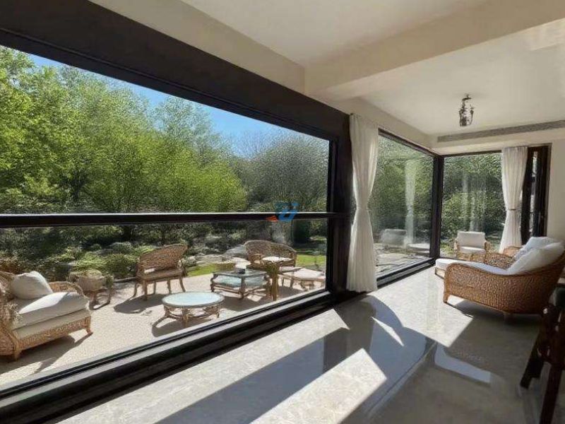 thi công vách kính mở trượt tự động cho resort