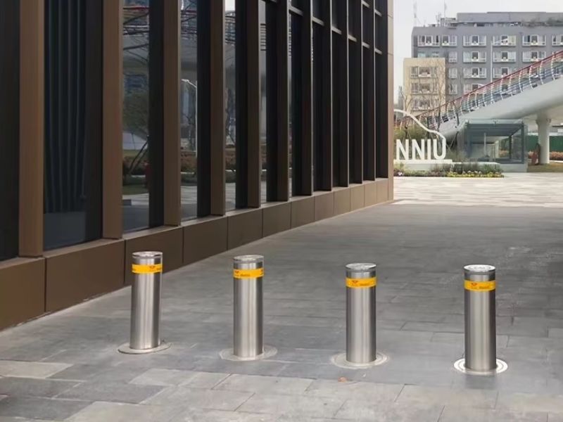 Cột chắn xe Bollard tự động là gì