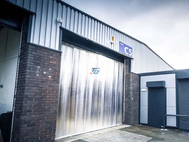 Mua và lắp đặt rèm nhựa PVC ở đâu uy tín?