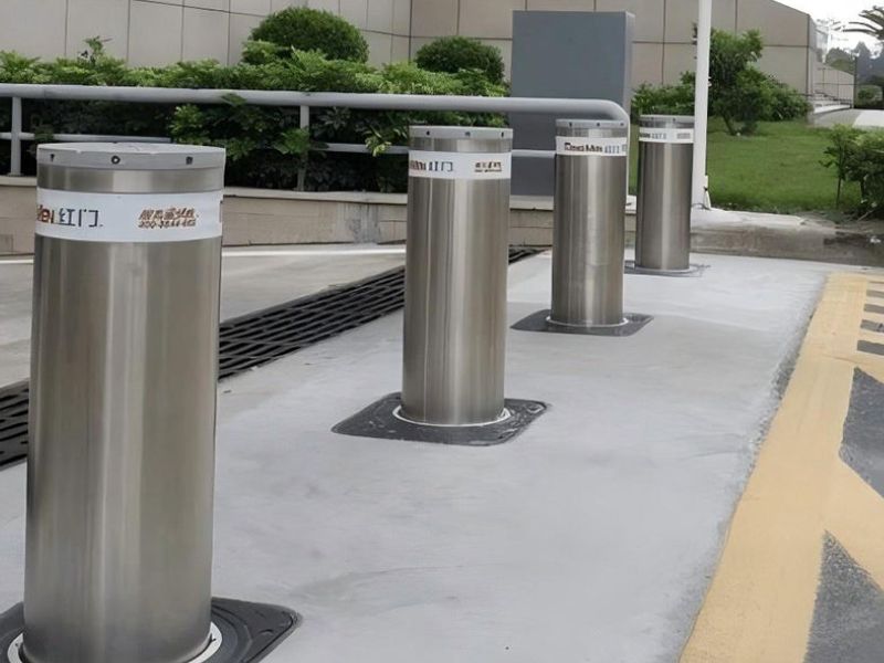 Thi công cột chắn xe Bollard tự động trước hầm xe