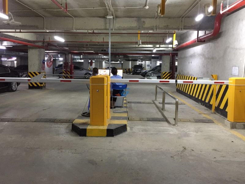 Thi công lấp đặt Barrier tự động cho bãi gửi xe