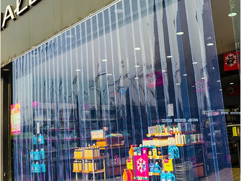 Ứng dụng rèm nhựa PVC trong thương mại và dịch vụ