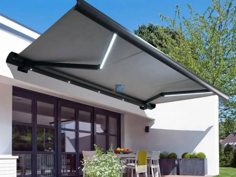 Mái bạt cuốn tự động