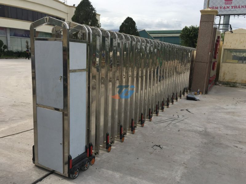Thi công cổng xếp trượt lá chắn tự động cho cơ quan