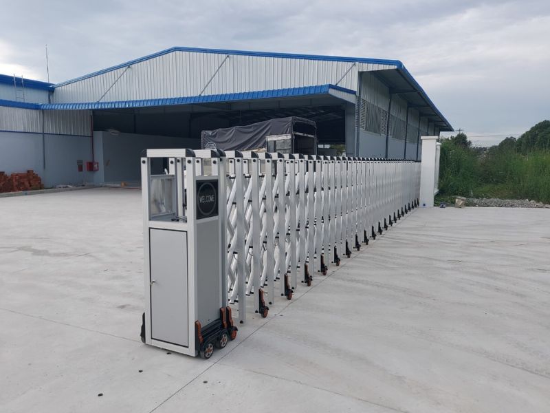 Thi công cửa cổng xếp inox trượt tự động cho kho bãi Thi công cửa cổng xếp inox trượt tự động cho kho bãi